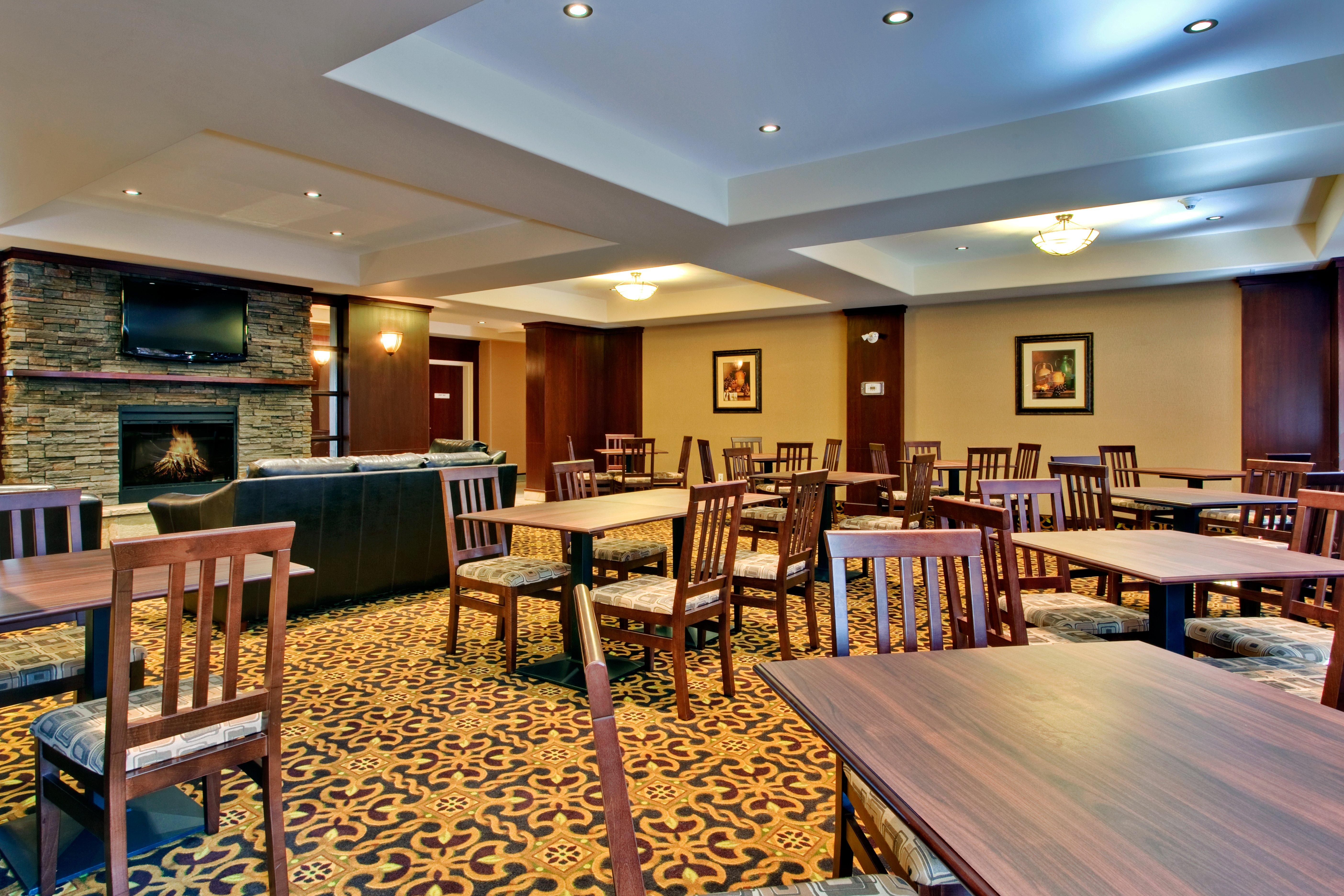 Holiday Inn Express & Suites Whitecourt By Ihg Экстерьер фото