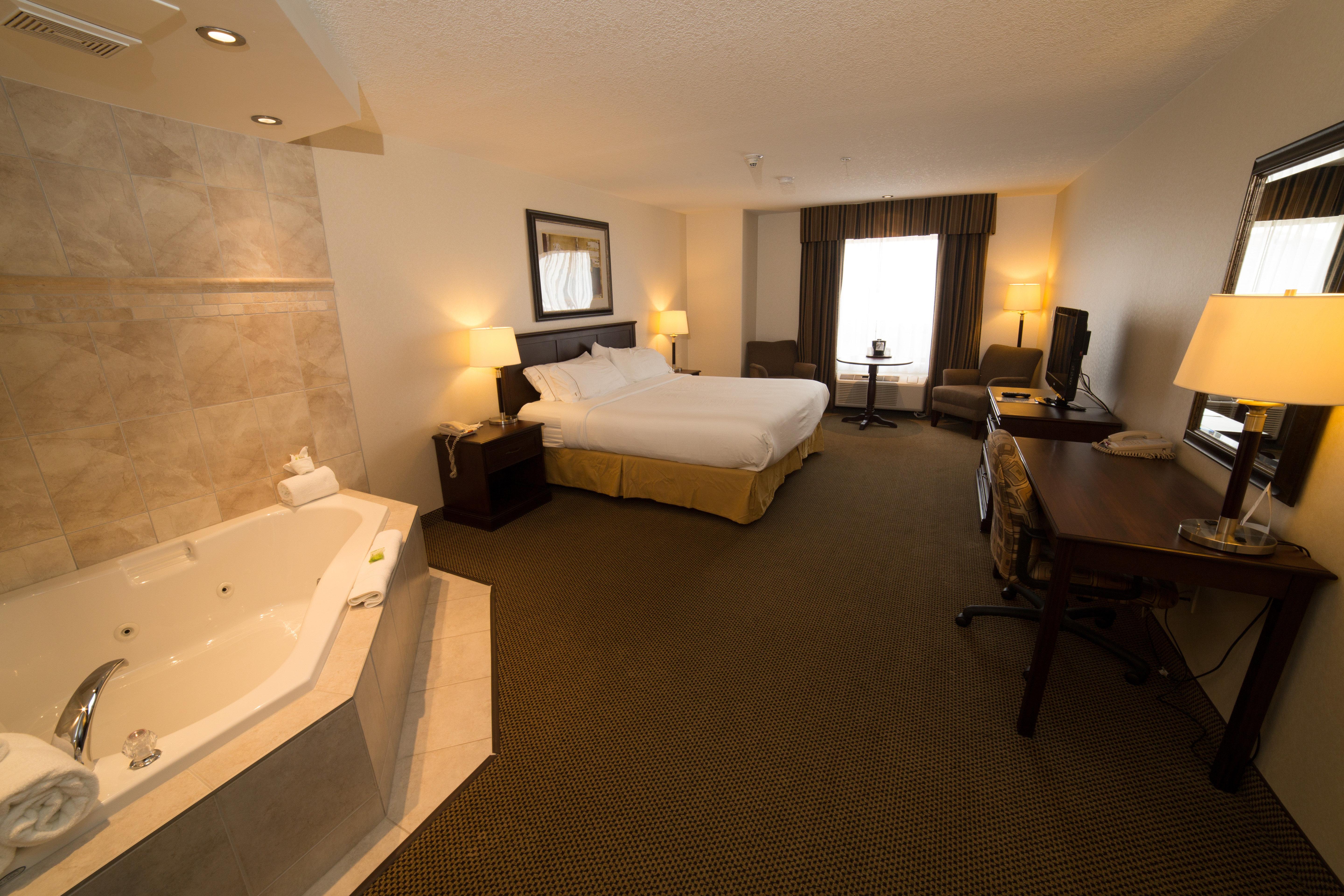Holiday Inn Express & Suites Whitecourt By Ihg Экстерьер фото
