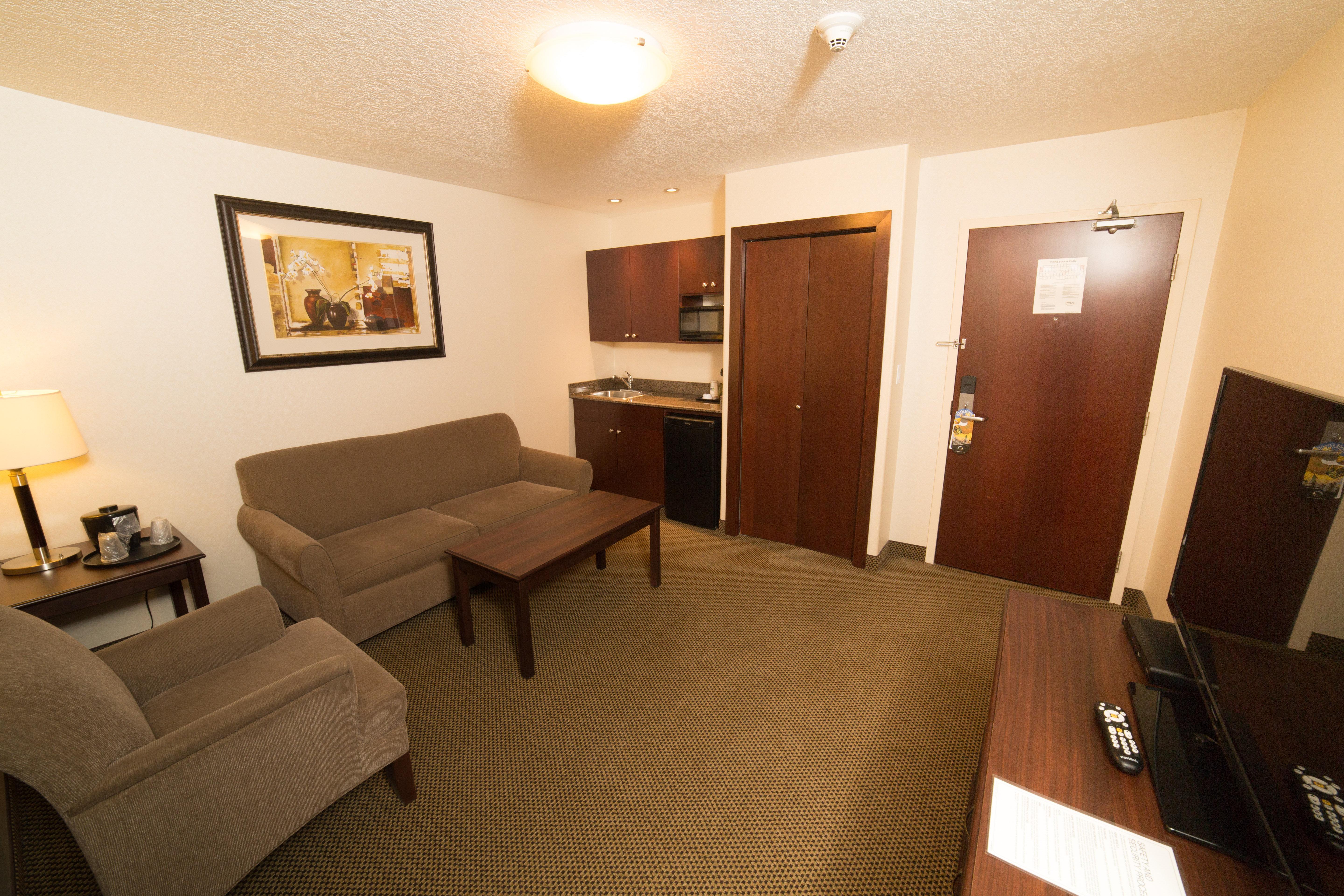 Holiday Inn Express & Suites Whitecourt By Ihg Экстерьер фото