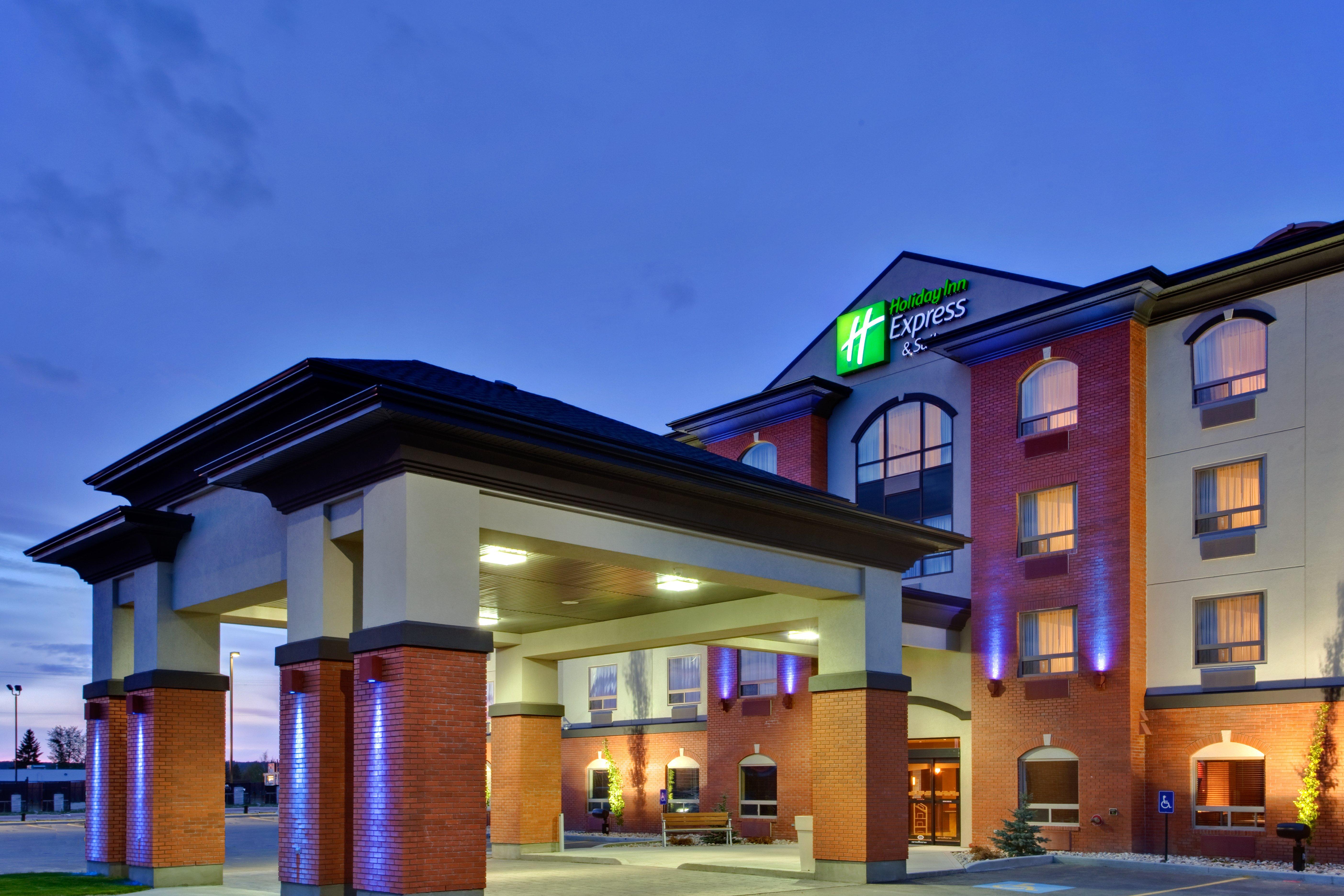 Holiday Inn Express & Suites Whitecourt By Ihg Экстерьер фото