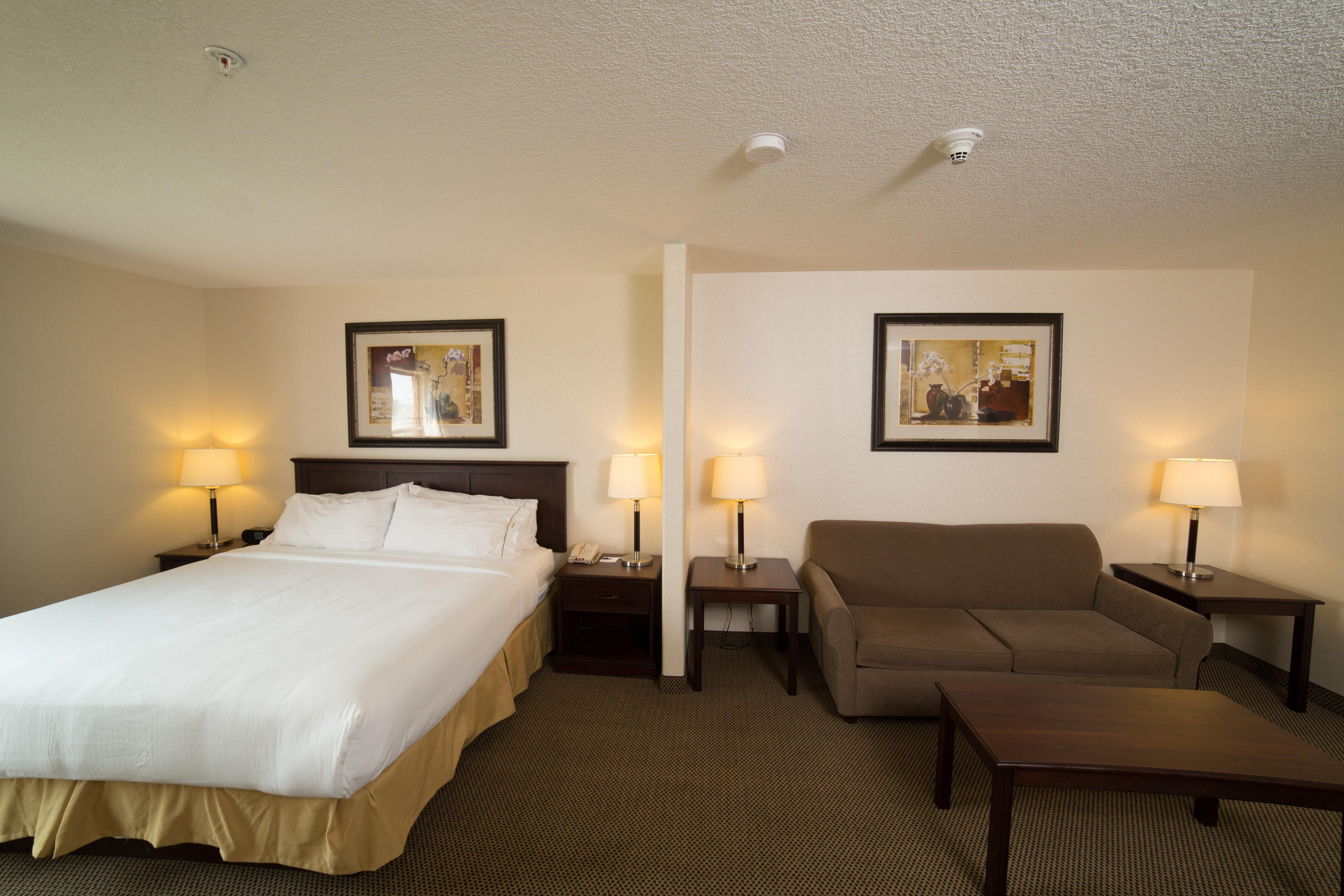 Holiday Inn Express & Suites Whitecourt By Ihg Экстерьер фото