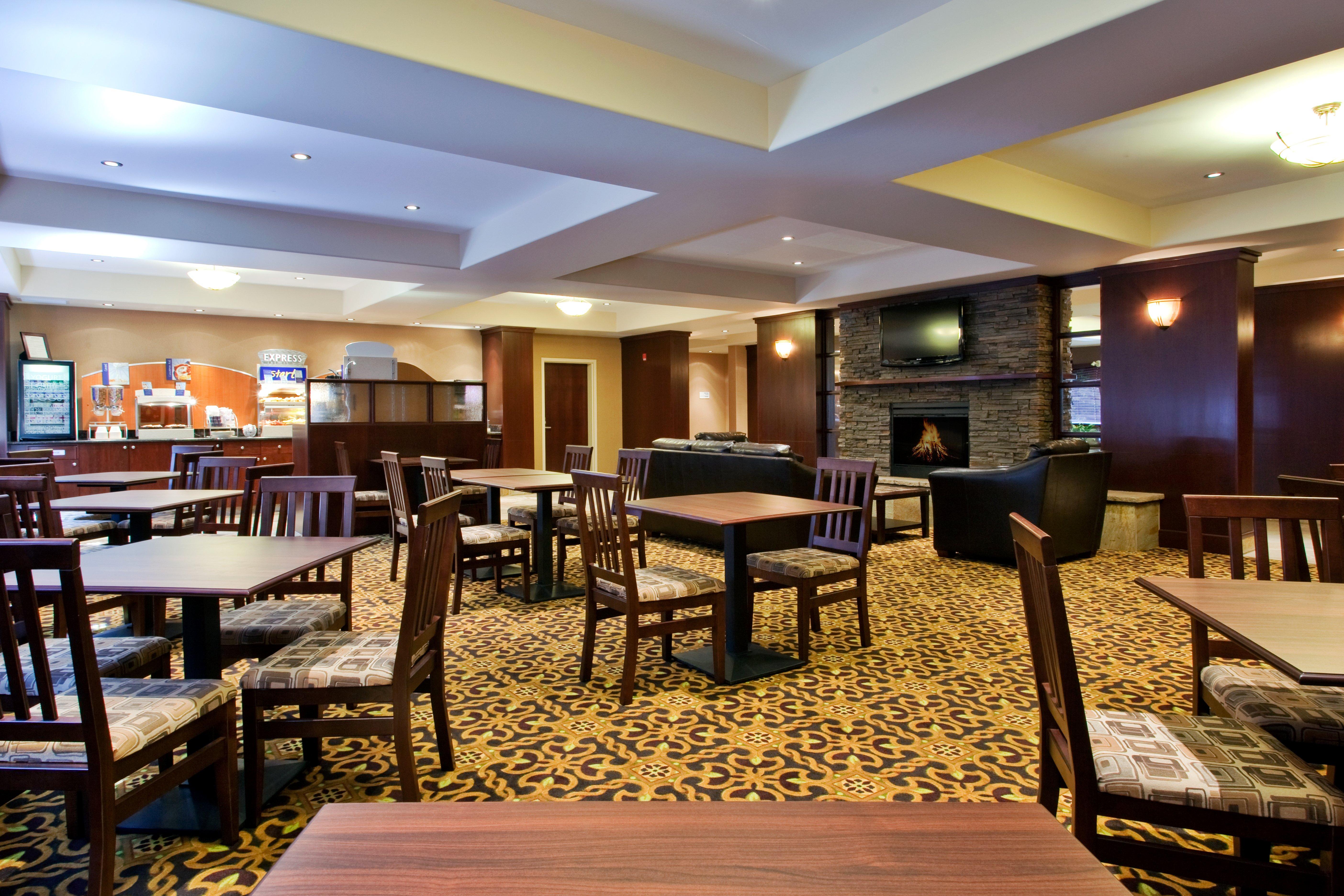Holiday Inn Express & Suites Whitecourt By Ihg Экстерьер фото