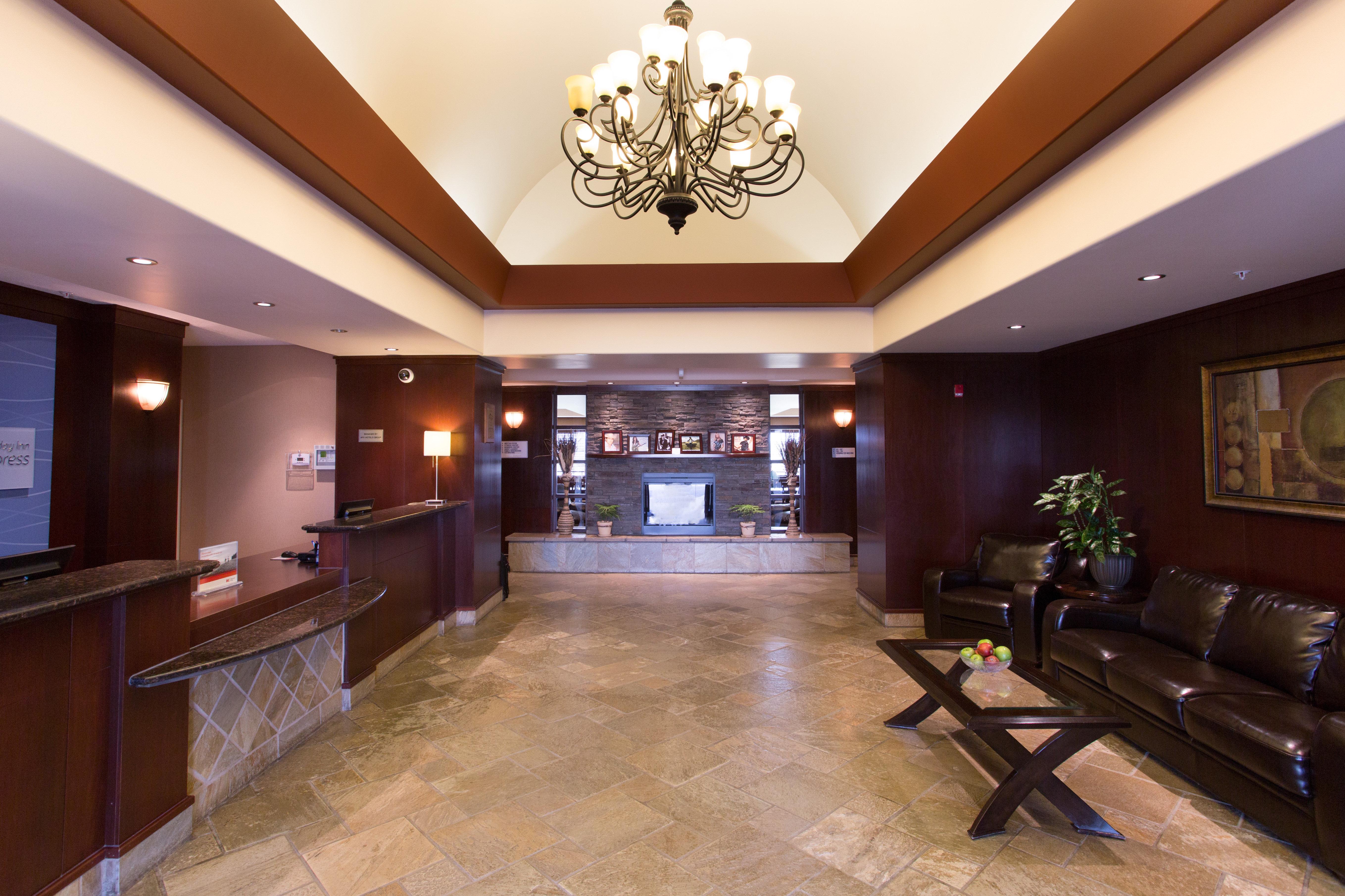 Holiday Inn Express & Suites Whitecourt By Ihg Экстерьер фото