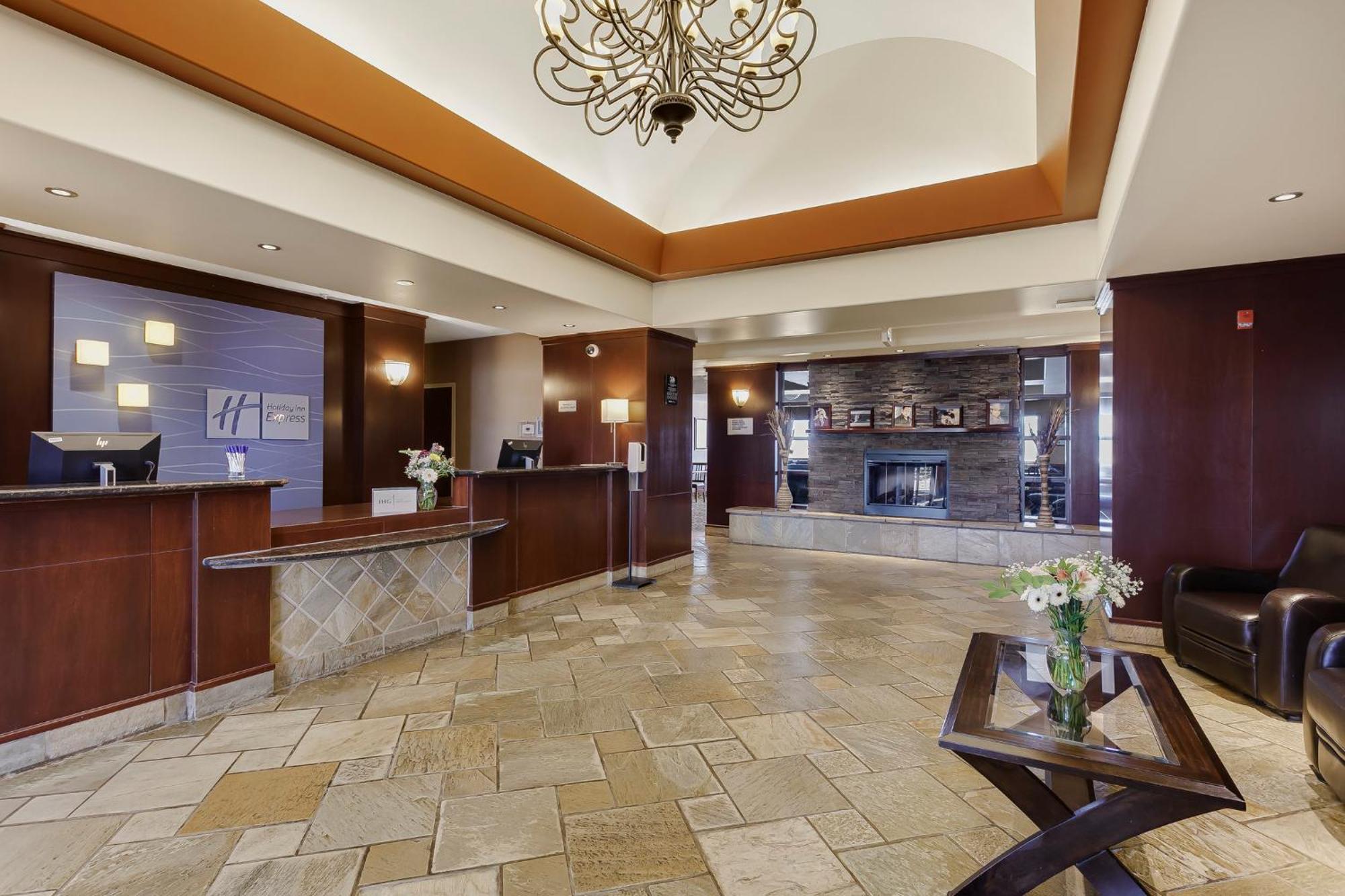 Holiday Inn Express & Suites Whitecourt By Ihg Экстерьер фото