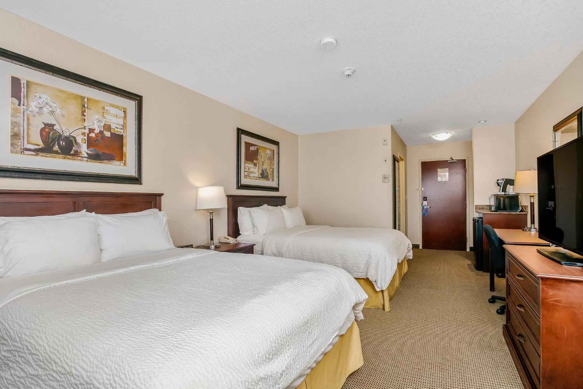 Holiday Inn Express & Suites Whitecourt By Ihg Экстерьер фото
