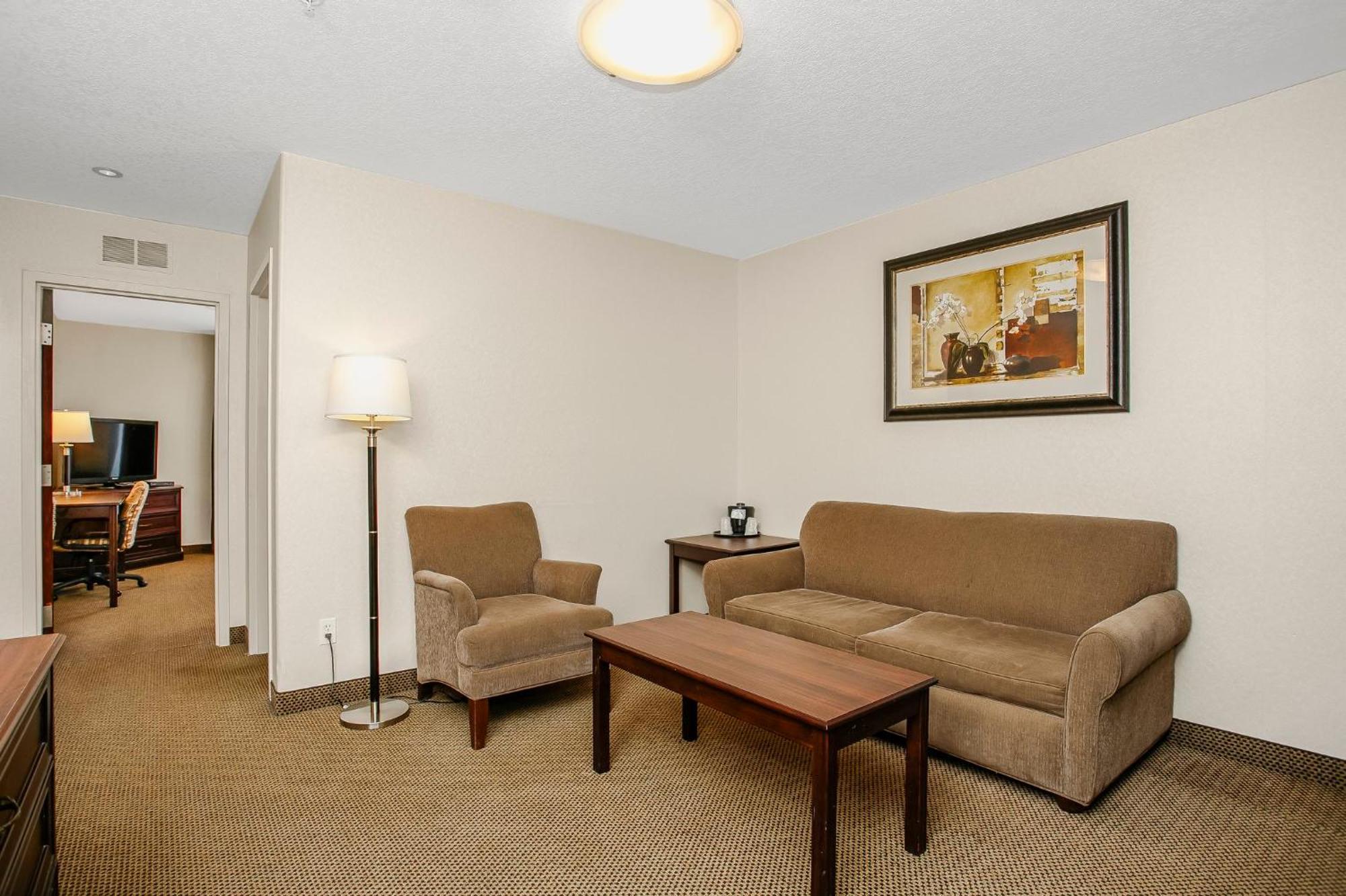 Holiday Inn Express & Suites Whitecourt By Ihg Экстерьер фото