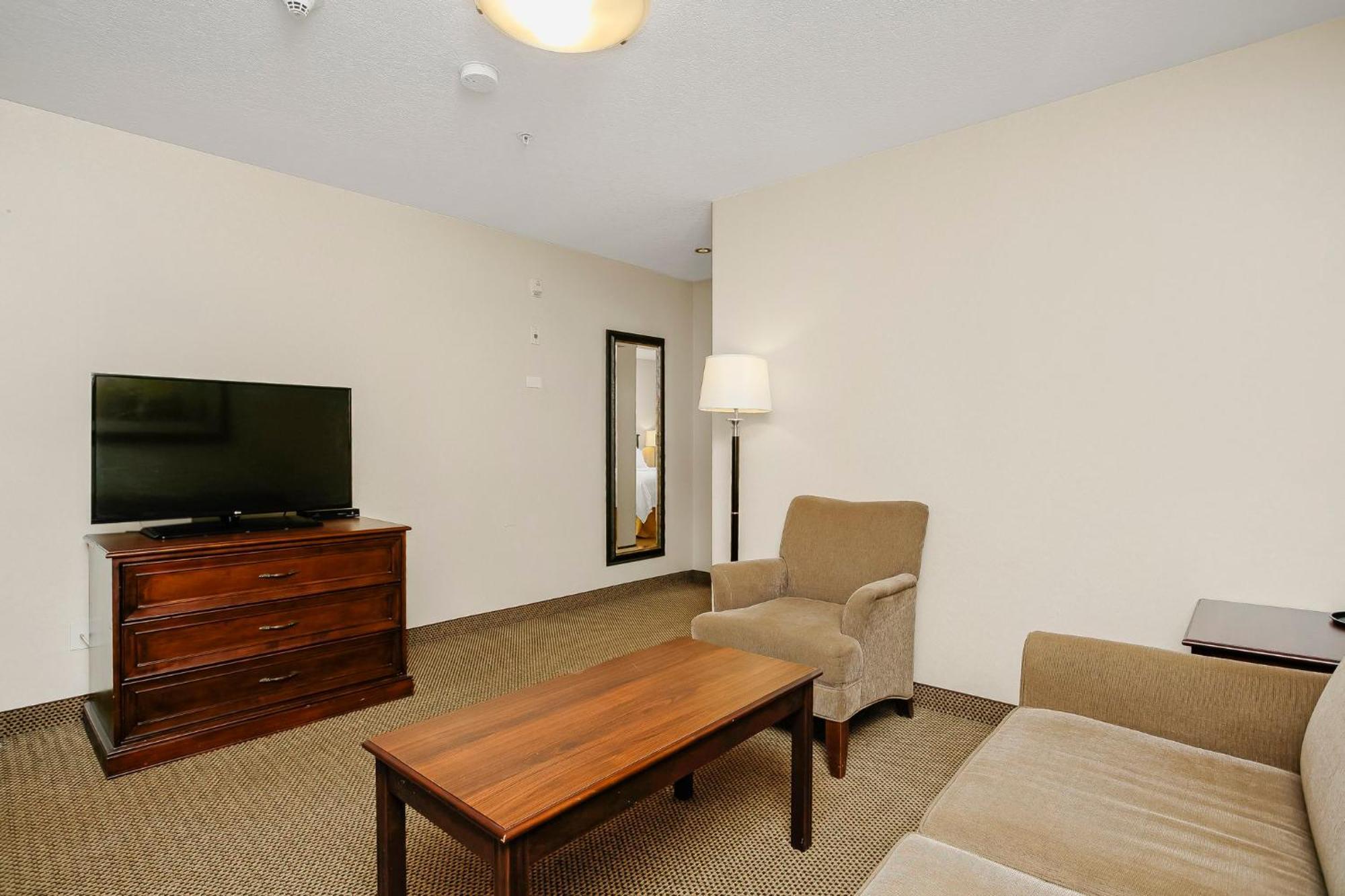 Holiday Inn Express & Suites Whitecourt By Ihg Экстерьер фото