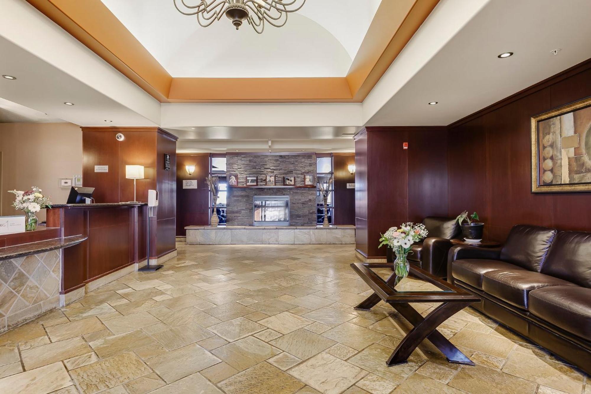 Holiday Inn Express & Suites Whitecourt By Ihg Экстерьер фото