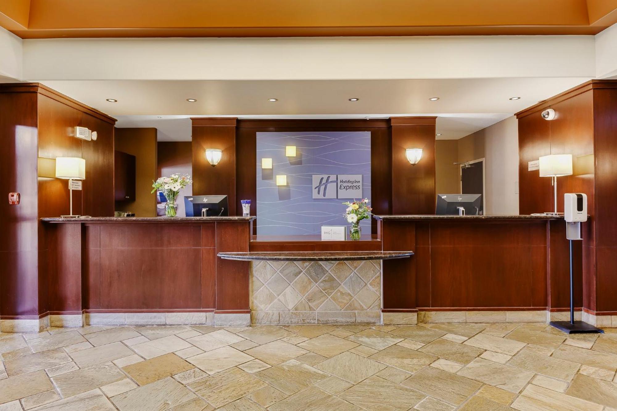 Holiday Inn Express & Suites Whitecourt By Ihg Экстерьер фото