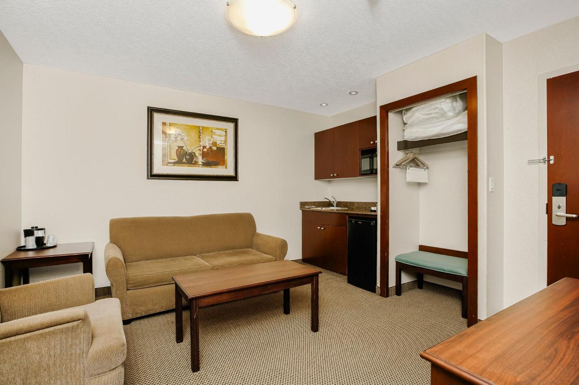 Holiday Inn Express & Suites Whitecourt By Ihg Экстерьер фото